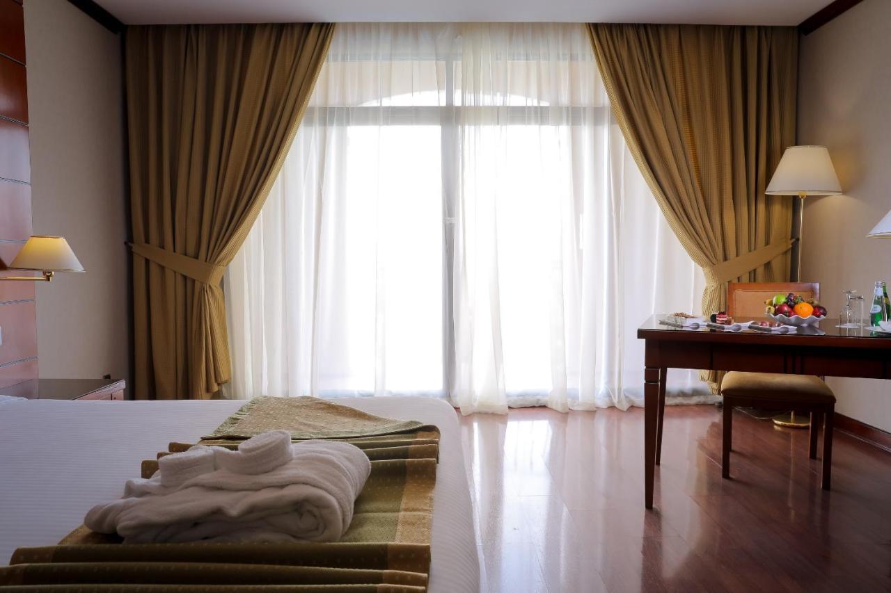 Move Hotel